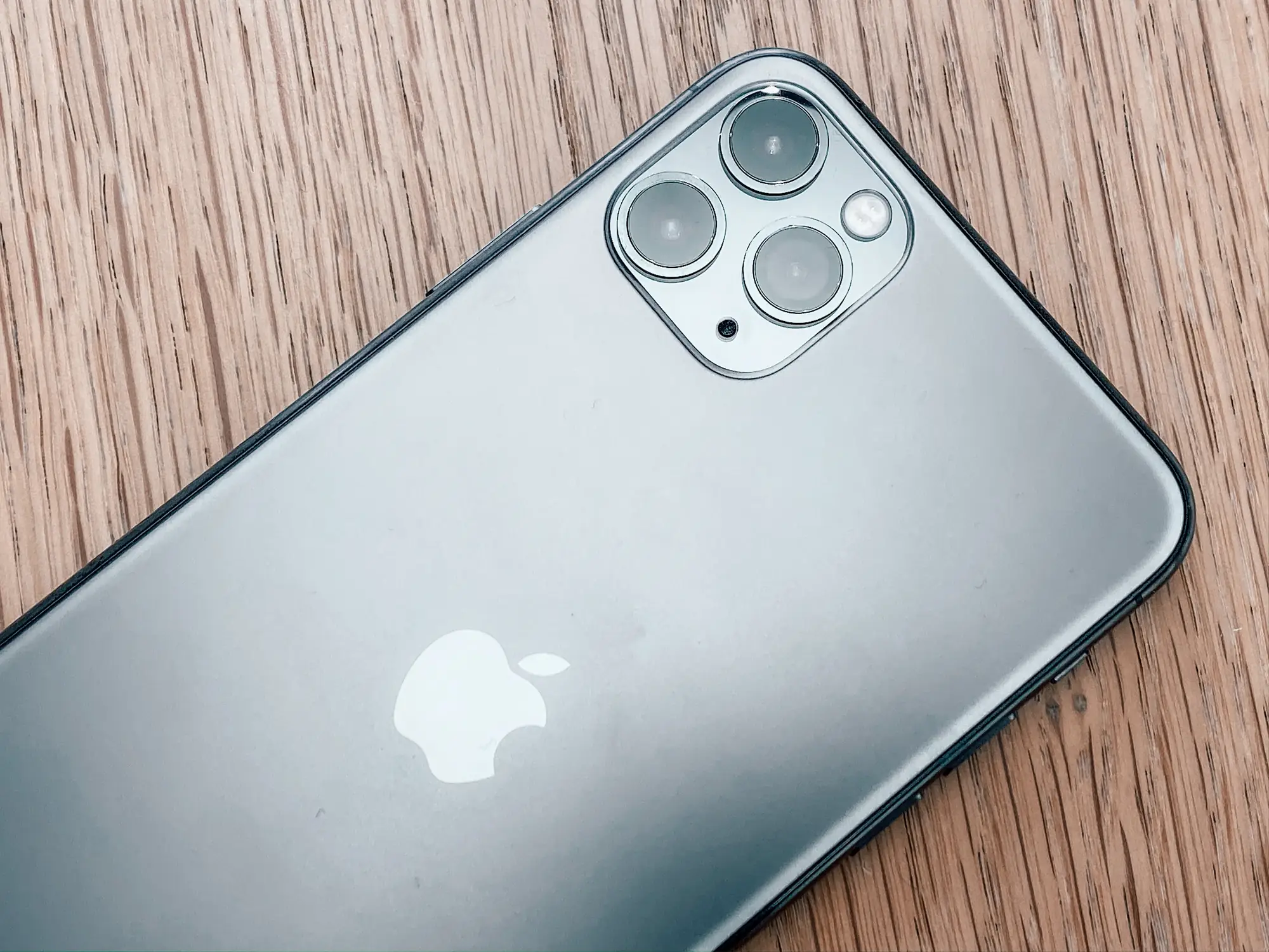 A picture of an iphone